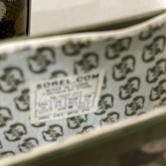 SOREL women sorellington graphic waterproof boots, New without tag. SOREL boots - Picture 7 of 8